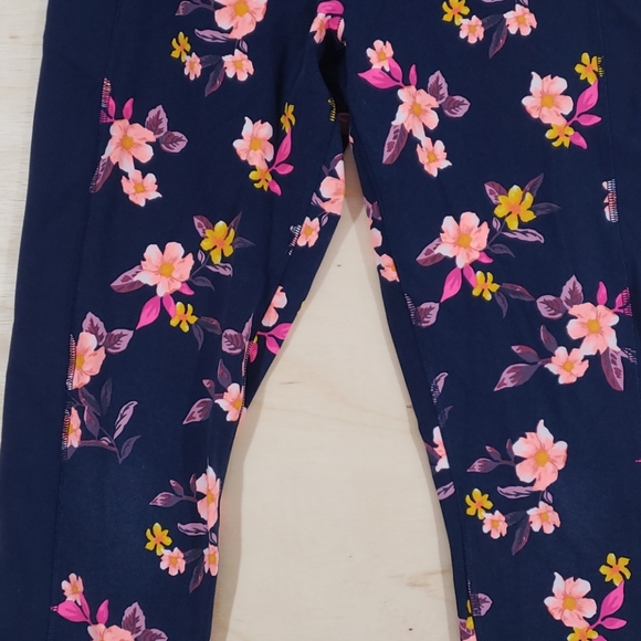 🎀🎀 Pink VS ULTIMATE leggings - Picture 2 of 8